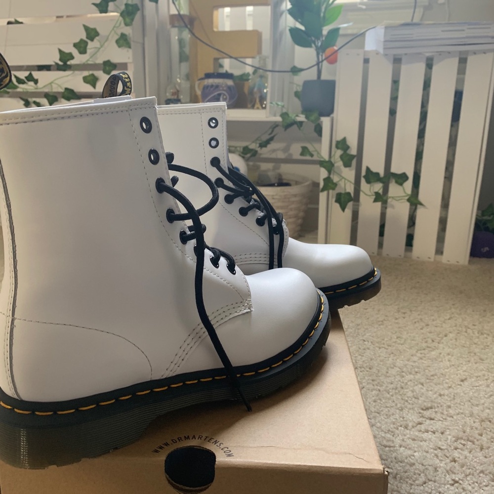 DR. MARTENS 1460 WHITE LEATHER